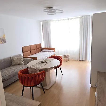 2 X Bei Augsburger Platz 1x Nr 5 - Mit Balkon Und Parkplatz Und 1 X Nr5-b - 2 Zw Ohne Balkon Und Parkplatz