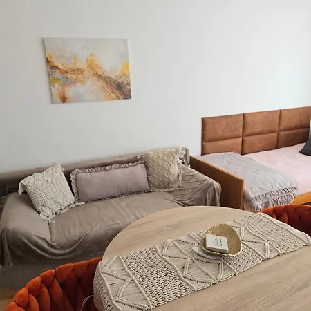 2 X Bei Augsburger Platz 1x Nr 5 - Mit Balkon Und Parkplatz Und 1 X Nr5-b - 2 Zw Ohne Balkon Und Parkplatz Lägenhet