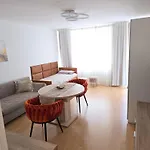 2 X Bei Augsburger Platz 1x Nr 5 - Mit Balkon Und Parkplatz Und 1 X Nr5-b - 2 Zw Ohne Balkon Und Parkplatz