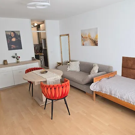 2 X Bei Augsburger Platz 1x Nr 5 - Mit Balkon Und Parkplatz Und 1 X Nr5-b - 2 Zw Ohne Balkon Und Parkplatz *