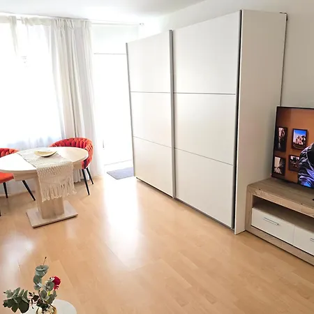 2 X Bei Augsburger Platz 1x Nr 5 - Mit Balkon Und Parkplatz Und 1 X Nr5-b - 2 Zw Ohne Balkon Und Parkplatz * Stoccarda