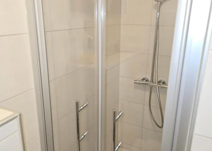 2 X Bei Augsburger Platz 1x Nr 5 - Mit Balkon Und Parkplatz Und 1 X Nr5-b - 2 Zw Ohne Balkon Und Parkplatz * Stuttgart