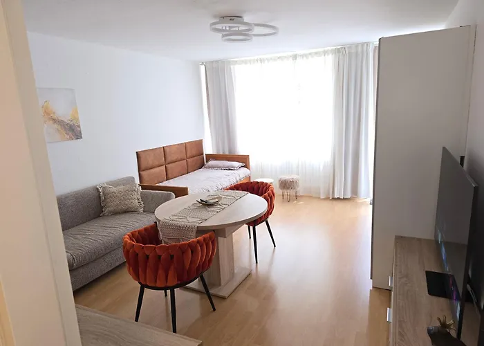 2 X Bei Augsburger Platz 1x Nr 5 - Mit Balkon Und Parkplatz Und 1 X Nr5-b - 2 Zw Ohne Balkon Und Parkplatz