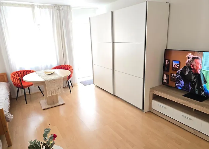 2 X Bei Augsburger Platz 1x Nr 5 - Mit Balkon Und Parkplatz Und 1 X Nr5-b - 2 Zw Ohne Balkon Und Parkplatz * Stuttgart