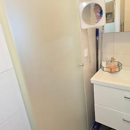 2 X Bei Augsburger Platz 1x Nr 5 - Mit Balkon Und Parkplatz Und 1 X Nr5-b - 2 Zw Ohne Balkon Und Parkplatz דירה